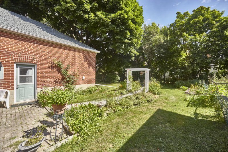 **SOLD**69 COLLINSON AVE - $1,385,000
