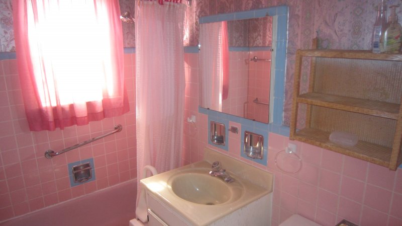 44 REGINA AVE  ASKED: $649,000 SOLD **660,000