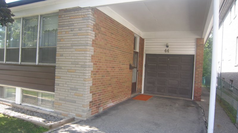 44 REGINA AVE  ASKED: $649,000 SOLD **660,000