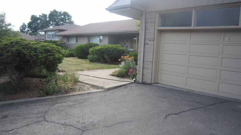 EXCLUSIVE COURT - - CITY OASIS-