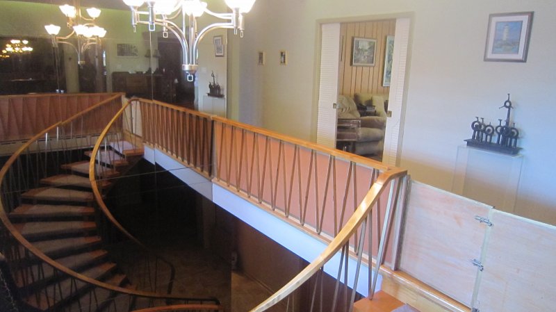 EXCLUSIVE COURT - - CITY OASIS-