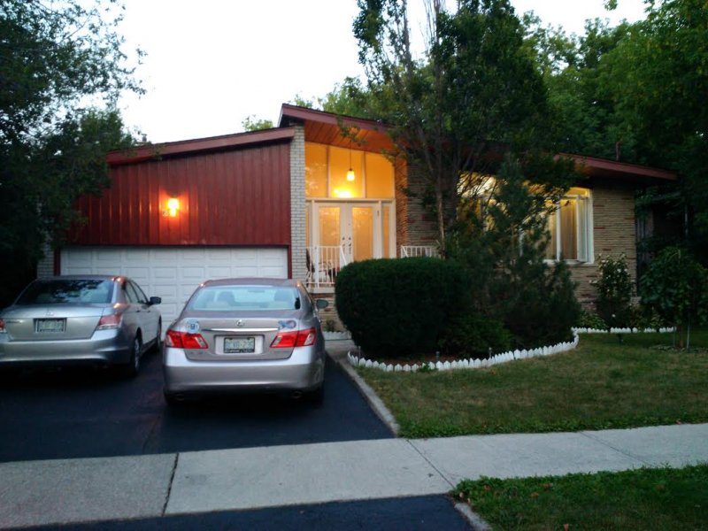 63 ROBINGROVE -LIST: $950,000 SOLD  $960,000