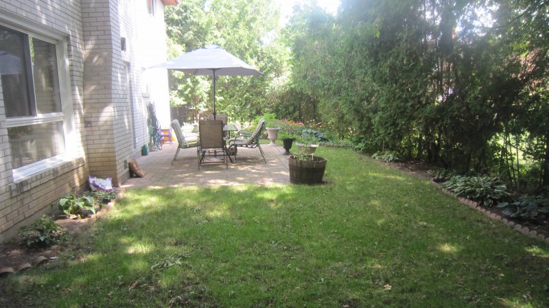 63 ROBINGROVE -LIST: $950,000 SOLD  $960,000