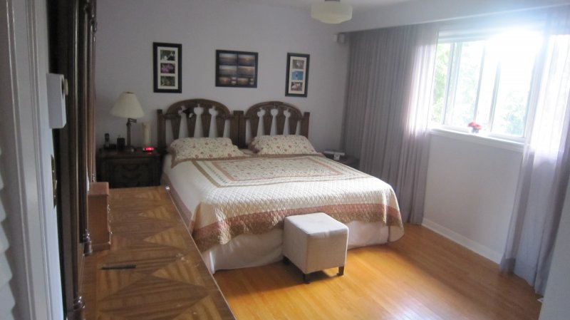 63 ROBINGROVE -LIST: $950,000 SOLD  $960,000