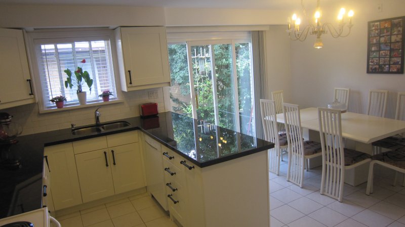 63 ROBINGROVE -LIST: $950,000 SOLD  $960,000