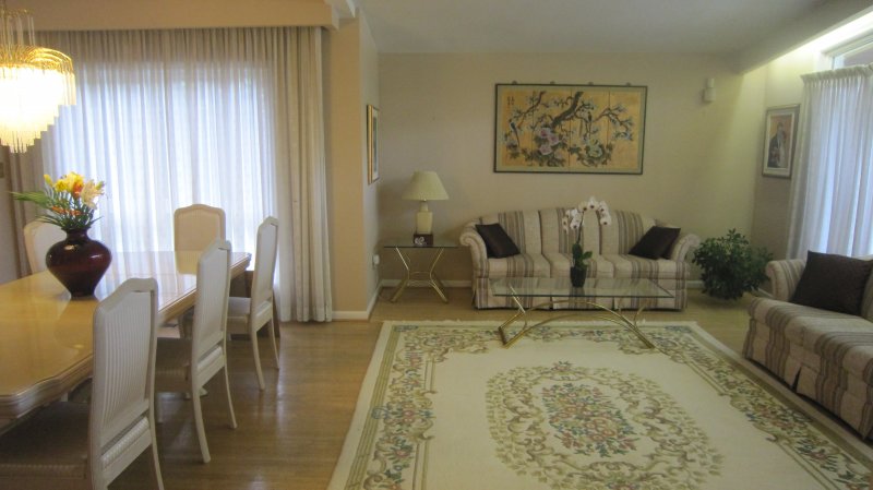 63 ROBINGROVE -LIST: $950,000 SOLD  $960,000