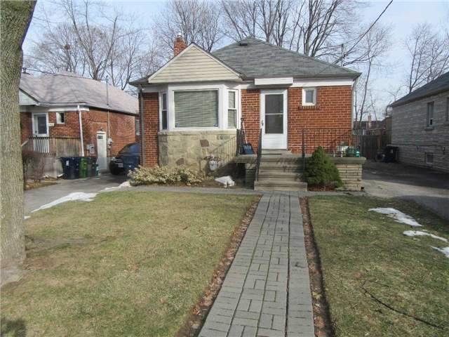 41 BARCLAY ROAD -  $1,088,000 SOLD $1,200,000