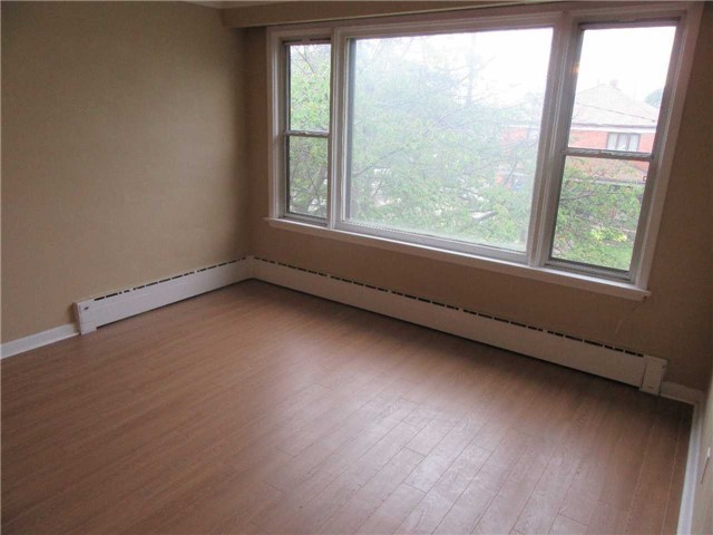 4 Lanark Avenue- TRIPLEX - $1,050,000 SOLD