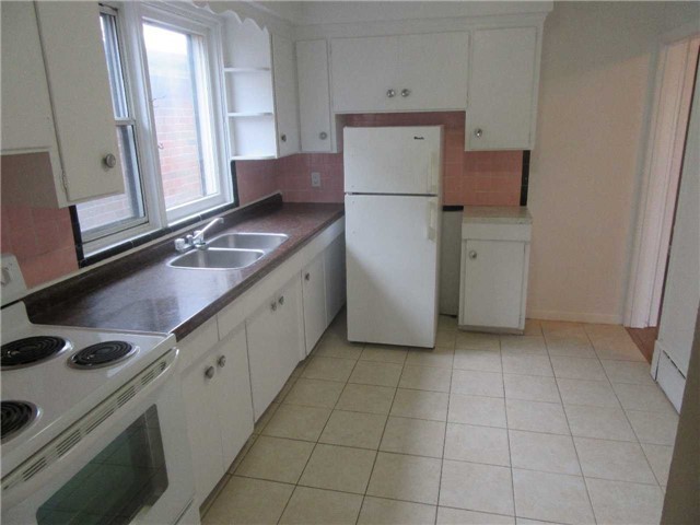 4 Lanark Avenue- TRIPLEX - $1,050,000 SOLD