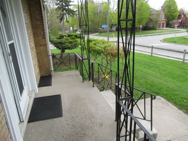 66 BRUCEWOOD CRES. OFFERED $1,200,000***SOLD