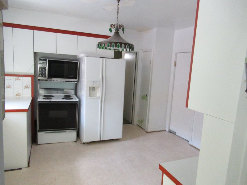 SOLD **78 WENDERLY DR. LARGE 4 BD  HUGE LOT