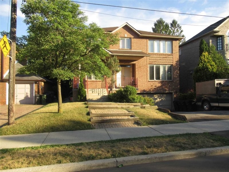 *S O L D* 61 DELL PARK - BEAUTIFUL LOCATION