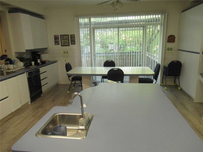 *S O L D* 61 DELL PARK - BEAUTIFUL LOCATION