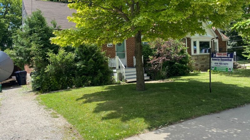 685 Glengrove Ave $1,350,000  SOLD $1,360,000