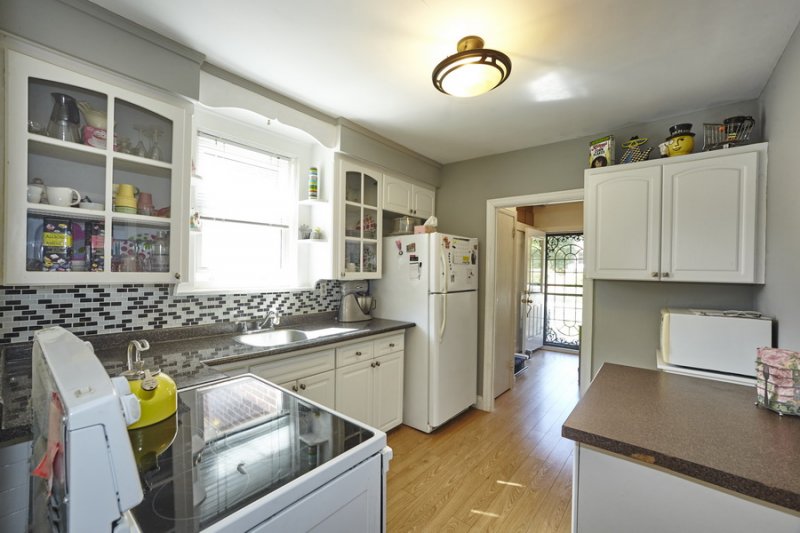 **SOLD**69 COLLINSON AVE - $1,385,000