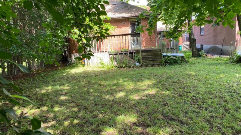 46 Barclay Rd  SOLD  $1,150,000 3 bd, 2 baths