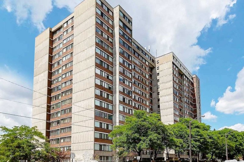 SOLD**3000 Bathurst St. #804 - $518,000