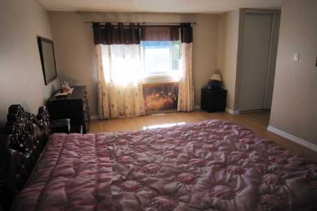 SOLD IN 3 DAYS***11 MILNER GATE ***529,900.00