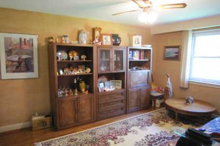 SOLD ***128 BAYCREST*HUGE BUNGALOW*$539,900