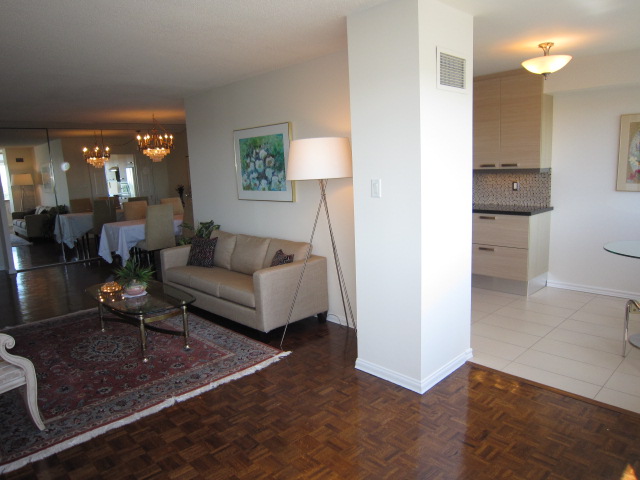 SOLD***3000 BATHURST APT. 1407 - $399,980